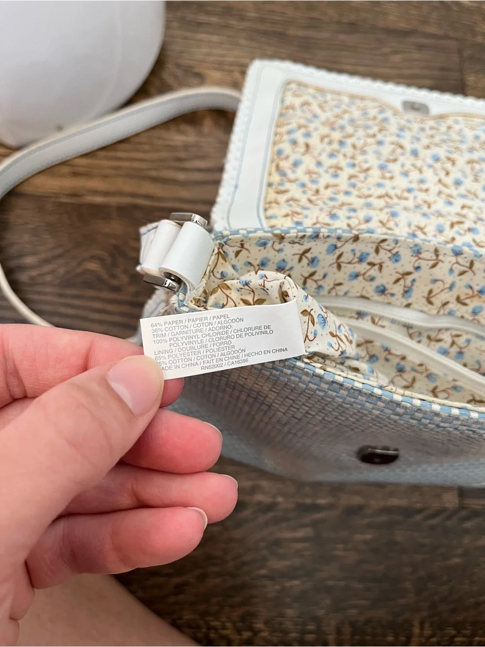 Liz Claiborne White and Light Blue woven Scalloped Crossbody Bag USED